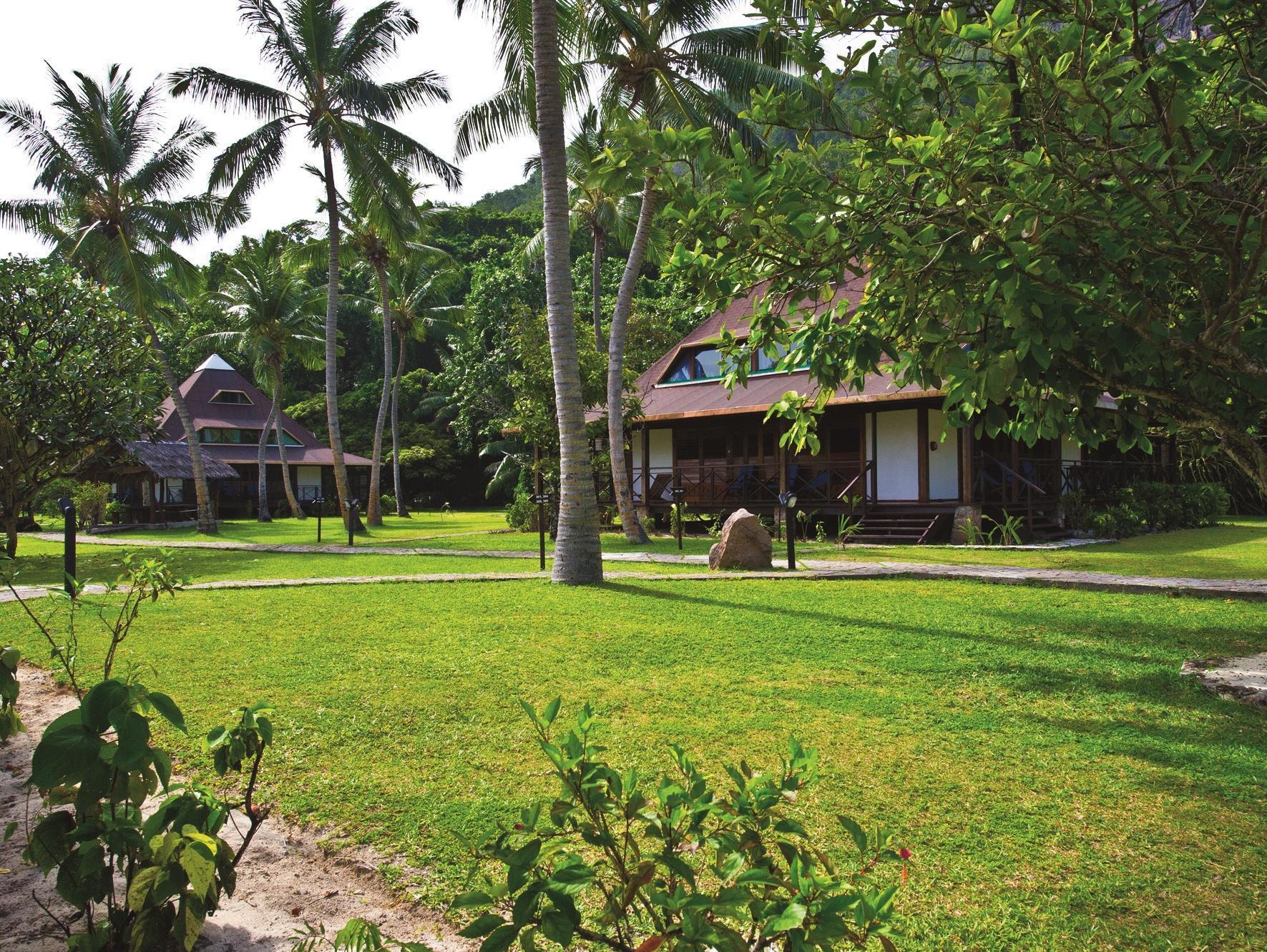 New Emerald Cove Hotel Baie Sainte Anne Exterior photo