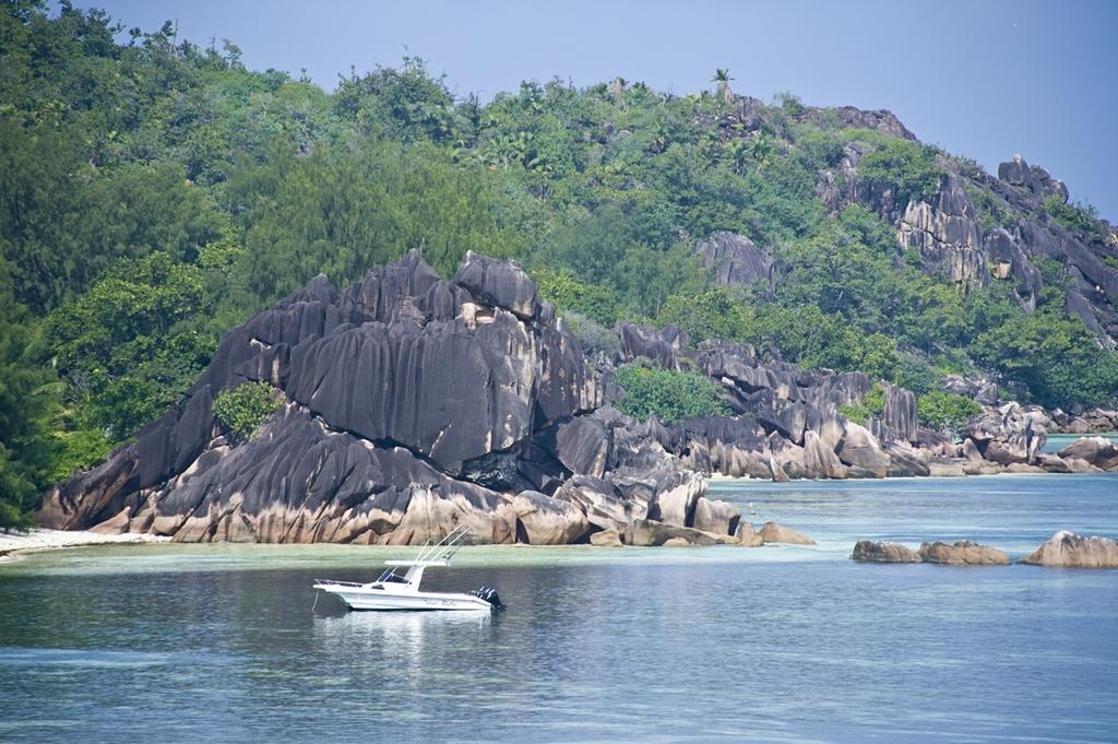 New Emerald Cove Hotel Baie Sainte Anne Exterior photo