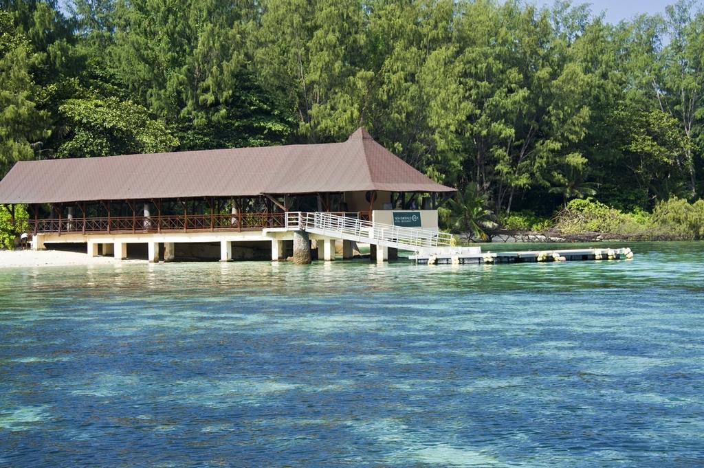 New Emerald Cove Hotel Baie Sainte Anne Exterior photo